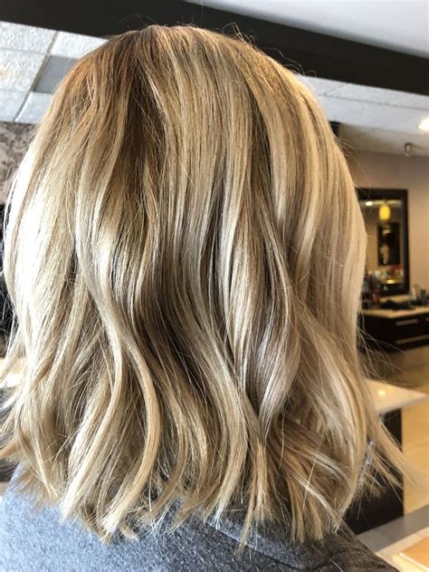 2. Shoulder Length Blonde Hair With Pink Highlights source. Nothing speaks spectacular and versatile as shoulder-length blonde hair with pink highlights. While short hair may not bring out the best features of women with oval face shapes, this shoulder-length hair will do a fantastic job. Besides, you can take things up a notch by …